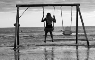 Rêver de faire de la balançoire à la plage Rêver de faire de la balançoire à la plage