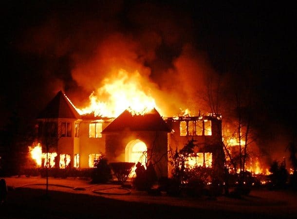Un cauchemar de maison en feu. Un cauchemar de maison en feu.