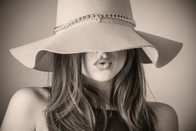 e rêve de chapeau sur la tête et sa signification: Que signifie un rêve de chapeau sur la tête ?