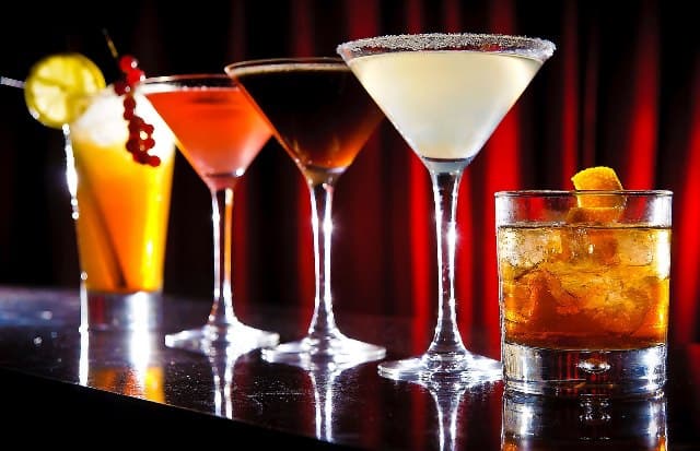 Que signifie un rêve de boire un cocktail?