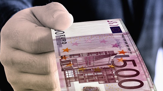 Rever De Trouver De L'argent Par Terre Rêver de donner de l'argent - Interprétations du rêve de don d'argent