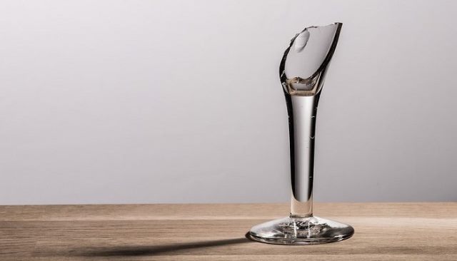 Le rêve de briser du verre et sa signification: Que signifie un rêve de briser du verre ?