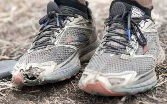 Le rêve de chaussures trouées et sa signification: Que signifie rêver de chaussures trouées ?