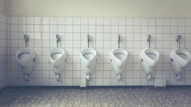 Que signifie rêver de toilettes ouvertes ?