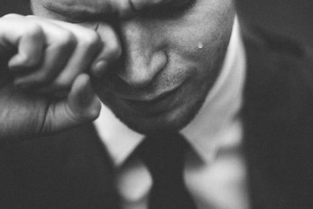 Un rêve d’homme qui pleure et sa signification: Que signifie rêver d’homme qui pleure ?