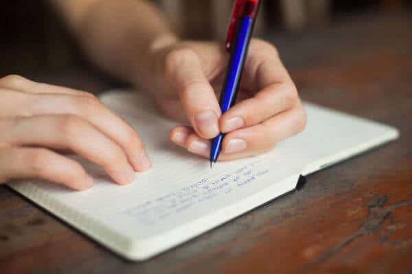 Que signifie rêver de cahier de classe ?