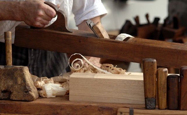 Que signifie rêver de raboter ?