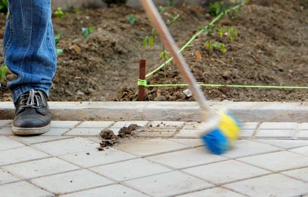 Un rêve de balayer des cailloux et sa signification: Que signifie rêver de balayer des cailloux ?