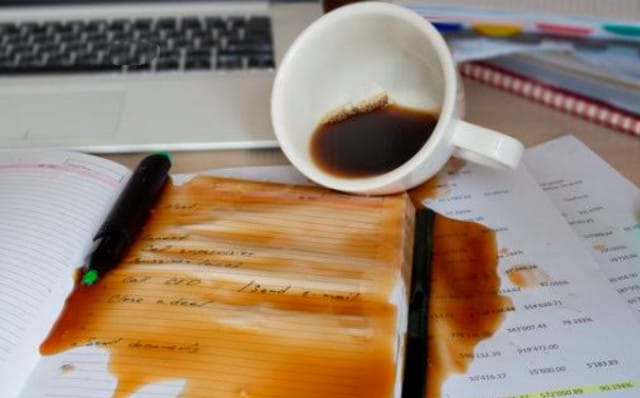 Un rêve de renverser du café et sa signification: Que signifie un rêve de renverser du café ?