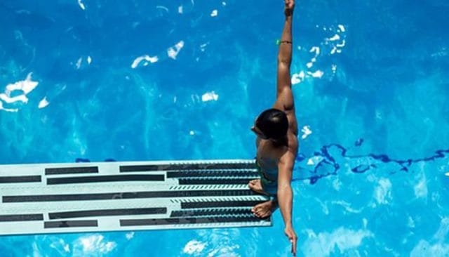 Un rêve de sauter dans une piscine et sa signification: Que signifie rêver de sauter dans une piscine ?