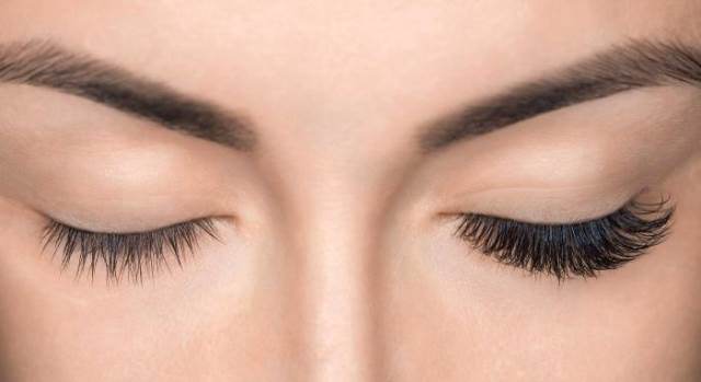 Un rêve de perdre ses cils et sa signification: Que signifie rêver de perdre ses cils ?