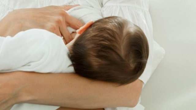 Rêver De Lait Maternel Qui Coule De La Poitrine